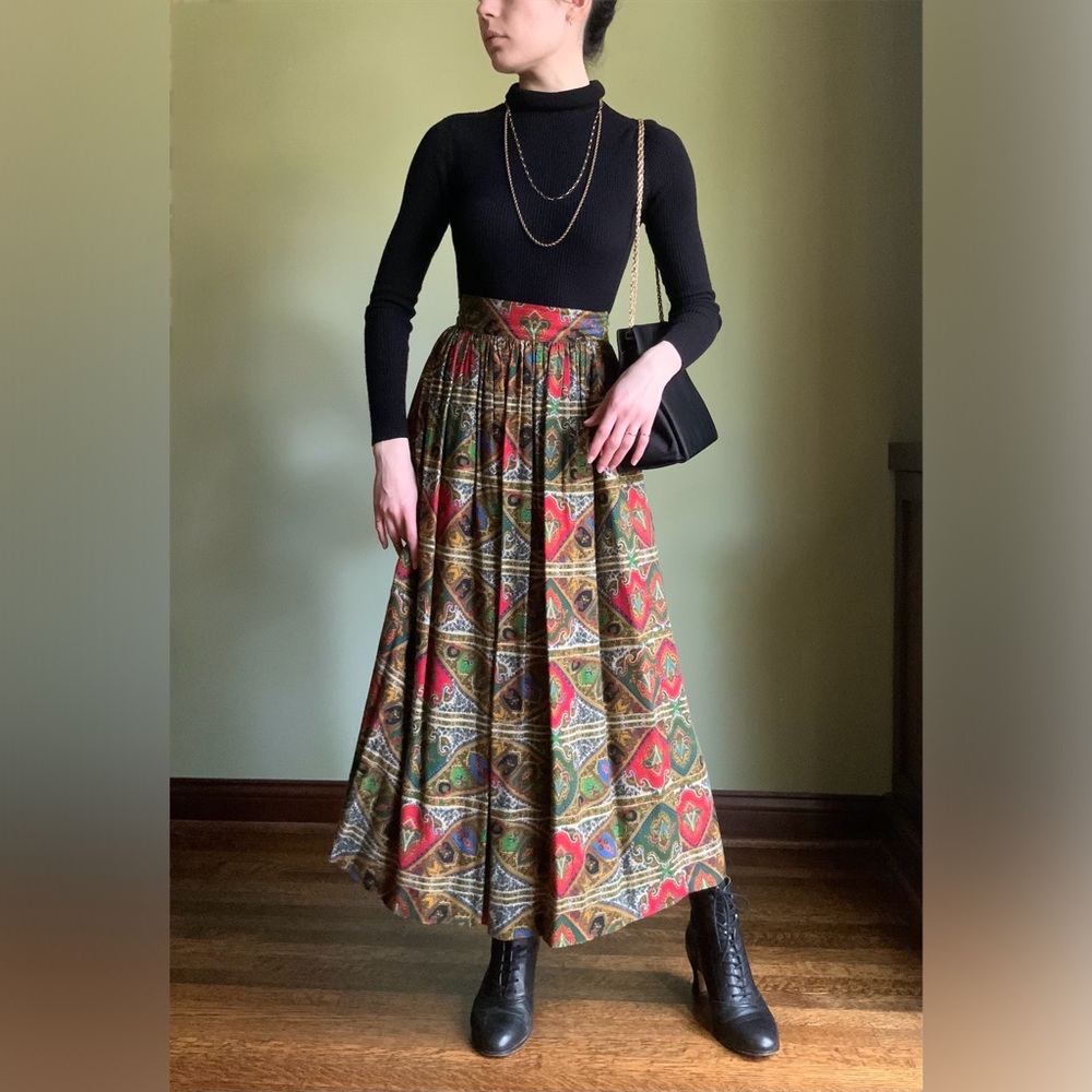 Vintage High Waisted Midi Skirt, Pleated, Folk Cottage Country Paisely Print